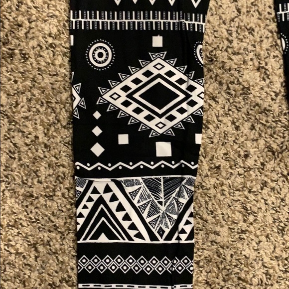 🧡 New Print Leggings 🧡 - Picture 8 of 9